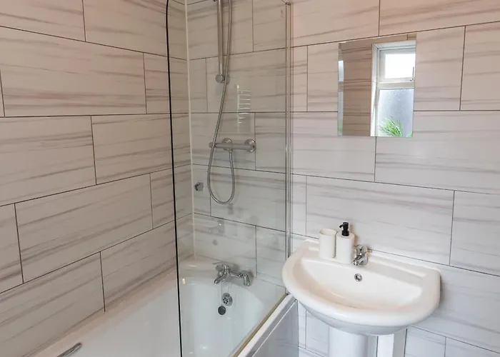 Casa de Férias The Upside Down House Near Coop Live Arena , Etihad And Mcr Centre