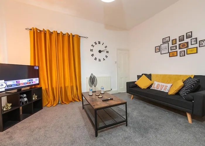 The Upside Down House Near Coop Live Arena , Etihad And Mcr Centre Casa de Férias