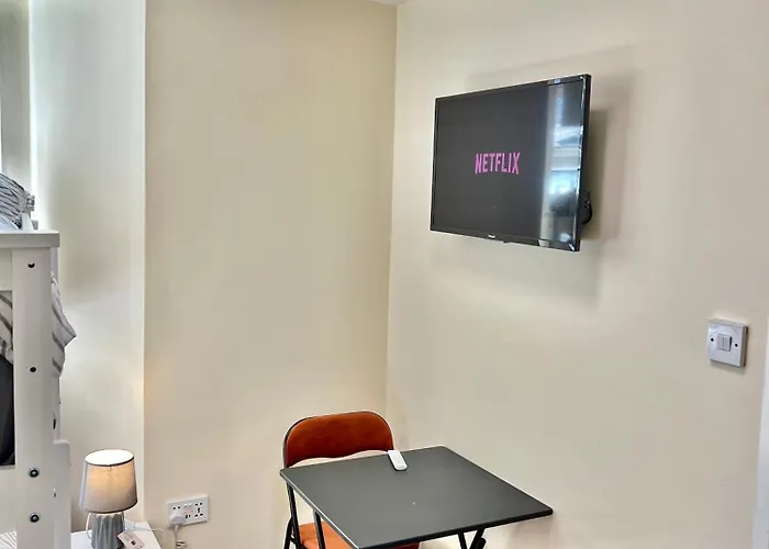 Lux Quadruple Media Mufc Salford *