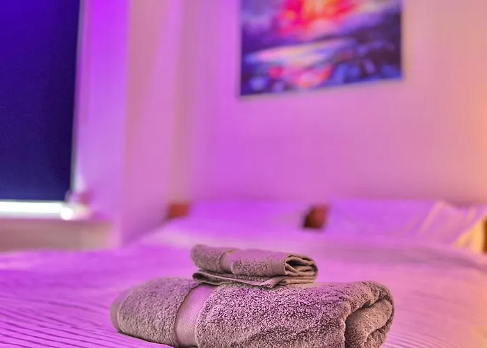 Lux Super King Private Bath Mediacity, Mufc, Salford