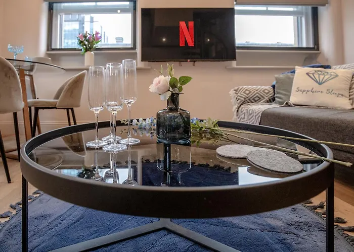 Apartment M1 Centre 3 Bed 3 Bath Luxe Penthouse *