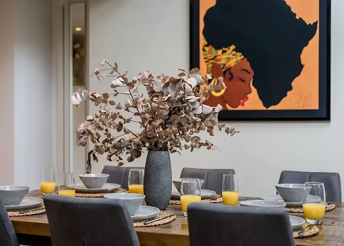 Feriehus Pass The Keys Picture Perfect Haven In Didsbury Village - Free Parking & Ev Station