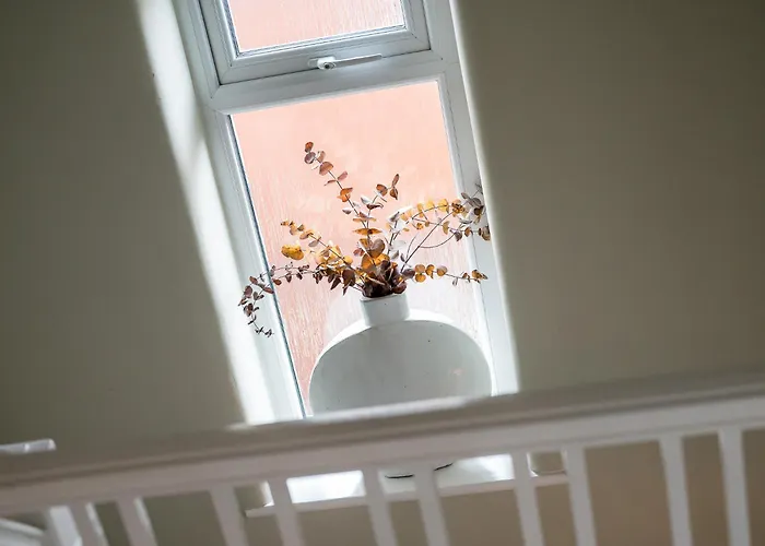 Pass The Keys Picture Perfect Haven In Didsbury Village - Free Parking & Ev Station