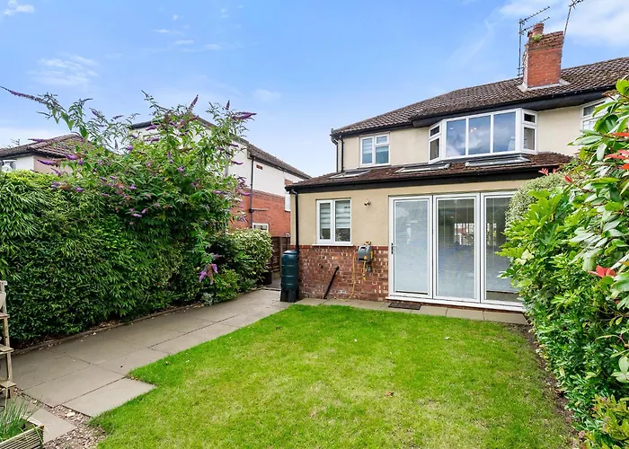 Pass The Keys Picture Perfect Haven In Didsbury Village - Free Parking & Ev Station *