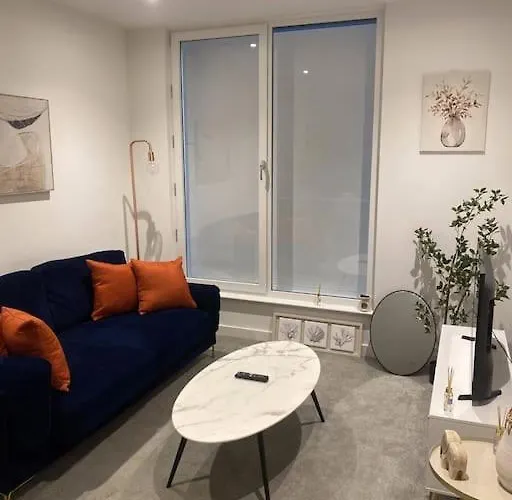 Modern Trafford 1br Apartment-free Parking-cinema Lejlighed