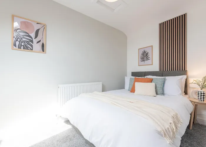 Modern Salford 3 Bedroom House, 3 Bathroom, Easy Access, Ideal For Contractors & Long - Nordstay * Manchester