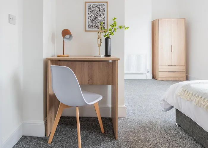 Modern Salford 3 Bedroom House, 3 Bathroom, Easy Access, Ideal For Contractors & Long - Nordstay Apartman *