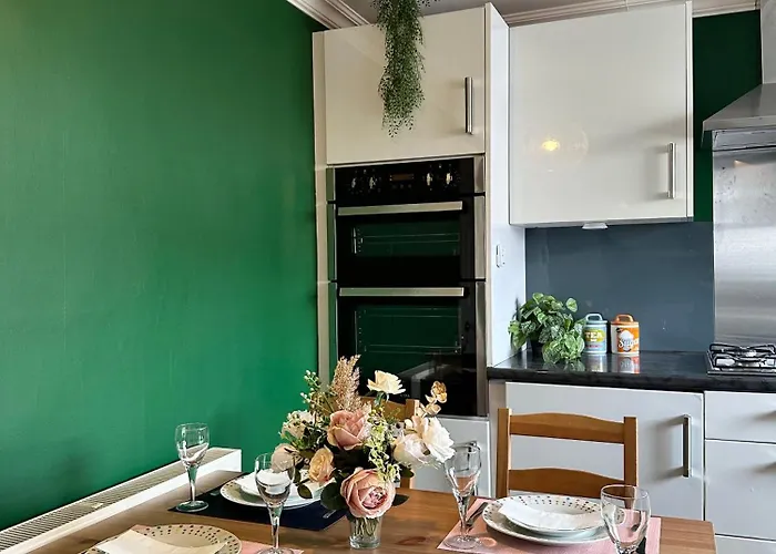 7 Guests House Old Trafford,media City,city Centre, Free Parking * Manchester