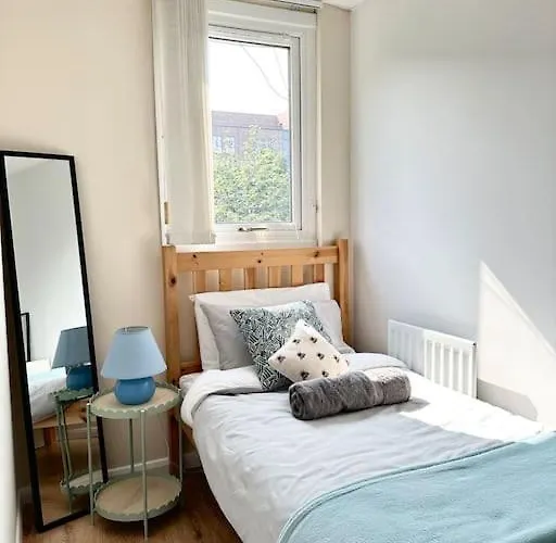 7 Guests House Old Trafford,media City,city Centre, Free Parking *