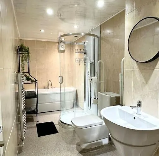 7 Guests House Old Trafford,media City,city Centre, Free Parking Ferienhaus *