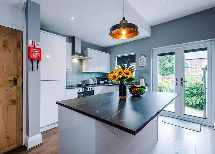 New! 3-bed Spacious In By 53 Degrees Property, Ideal For Groups, Free Parking!