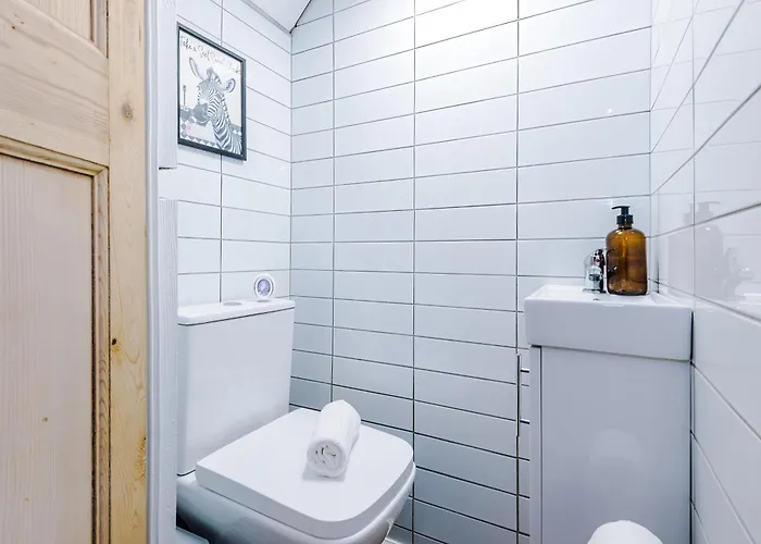 New! 3-bed Spacious In By 53 Degrees Property, Ideal For Groups, Free Parking!