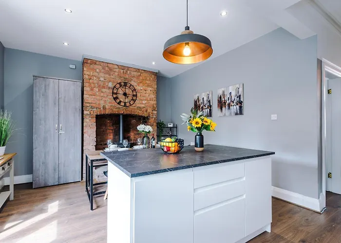 New! 3-bed Spacious In By 53 Degrees Property, Ideal For Groups, Free Parking!