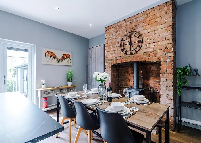 New! 3-bed Spacious In By 53 Degrees Property, Ideal For Groups, Free Parking! Σπίτι διακοπών