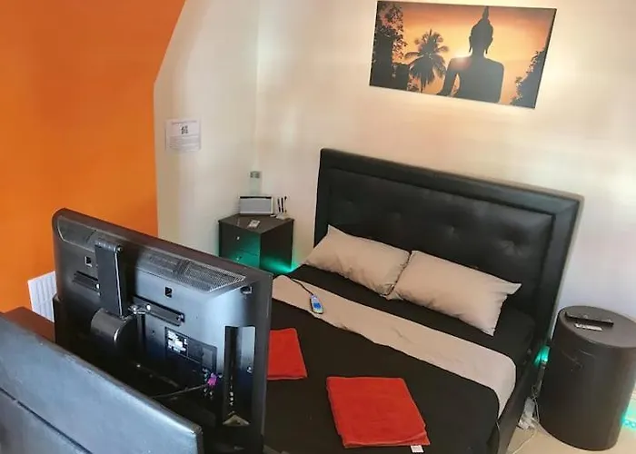 King Tv-bed En-suite Mediacity, Mufc, Salford * Манчестер