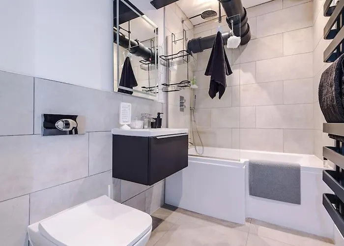 Incredible 3bed Townhouse, Rooftop Patio, Sleeps 6 *