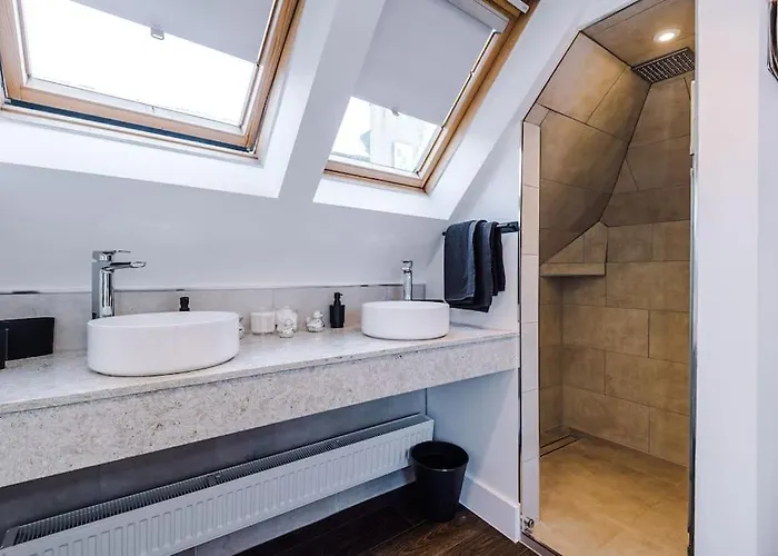 Incredible 3bed Townhouse, Rooftop Patio, Sleeps 6 *