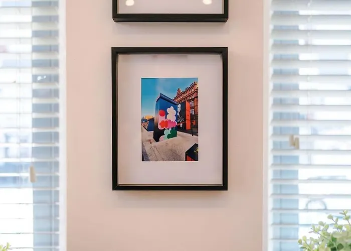 Incredible 3bed Townhouse, Rooftop Patio, Sleeps 6 *