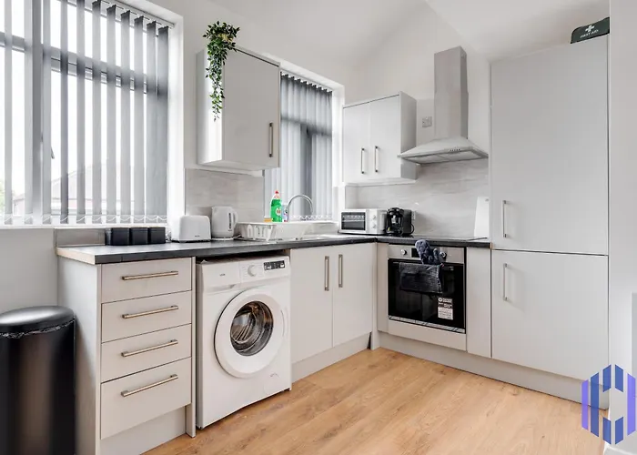 Sophisticated & Stylish Flat Near Airport - Sleeps 9 * Mánchester