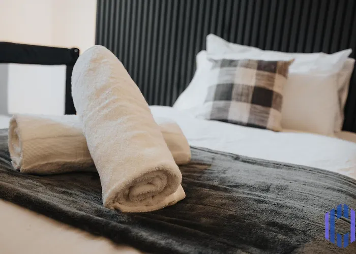 Apartamento Sophisticated & Stylish Flat Near Airport - Sleeps 9 *