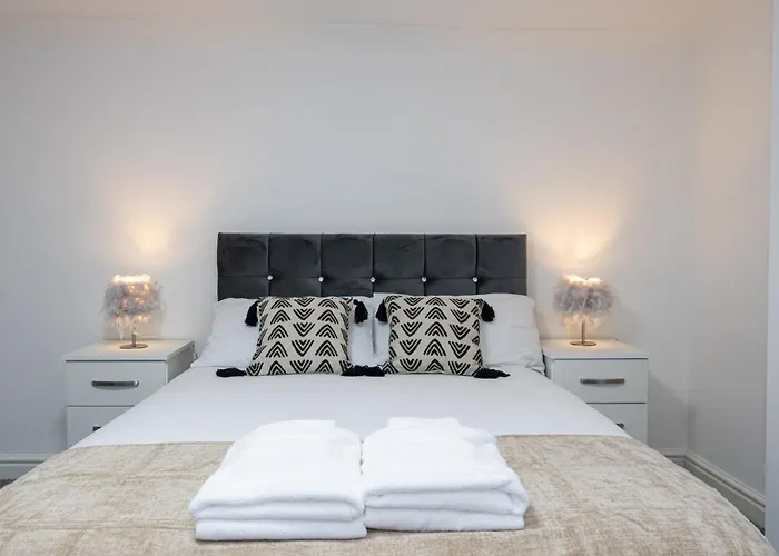 Huge 6br Sleeps 12 Near City!