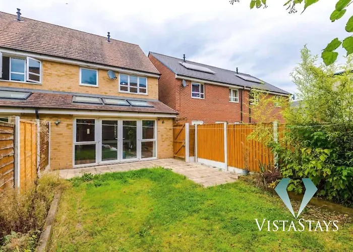 Spacious 3bdr House By Vista Short Lets & Serviced Salford With Pool Table & Free Parking Appartement