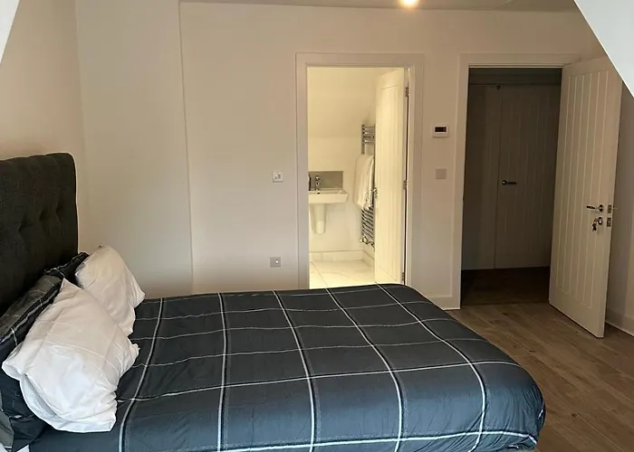 Lush King Ensuite In A Shared Appartement