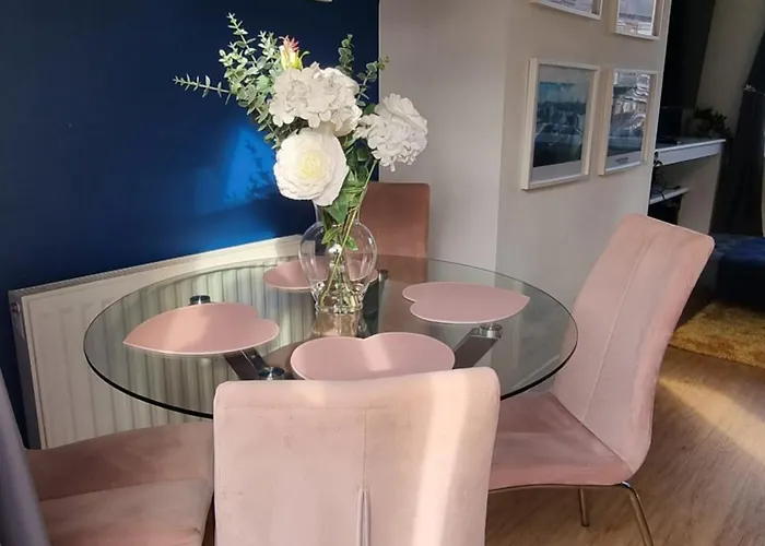 Сasa de vacaciones The Heart - Cosy 3 Bedroom House With Double Driveway And Garden In *