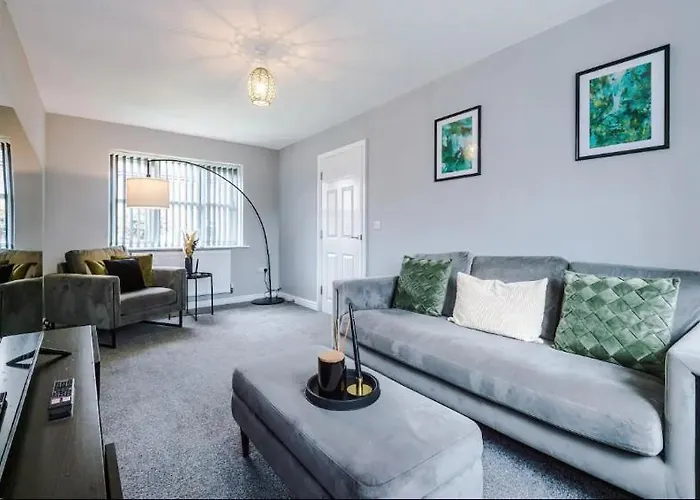 Lux 3 Bed 10 Mins From Centre - Parking & Netflix בית נופש *