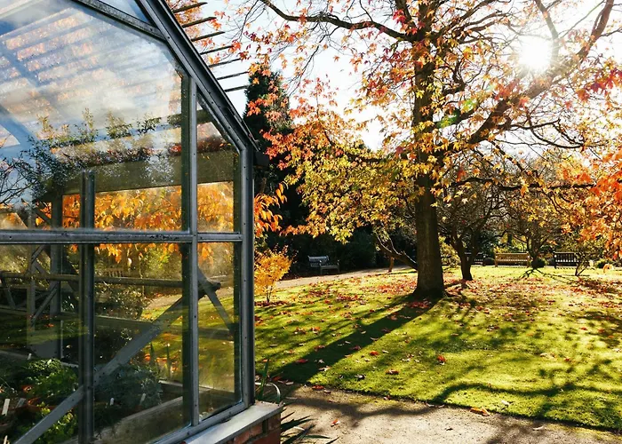 Entire Cozy Apt, Prime Location & Free Parking