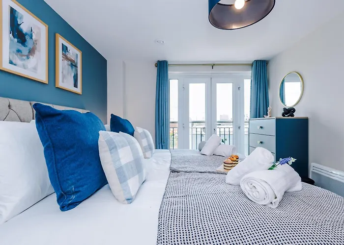 New! Stylish 2-bed In By 53 Degrees Property, Great Location - Sleeps 6! 公寓 *