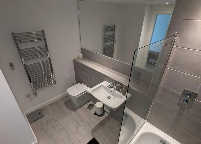 Apartment Lovely 1br Penthouse Near Mcr Stadiums *