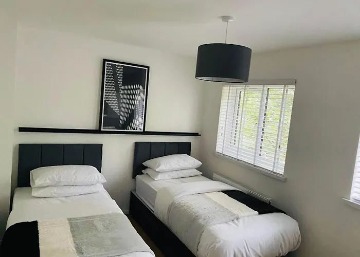 Live Coop Apartment-entire House With Free Parking And Garden- Etihad Stadium Manchester