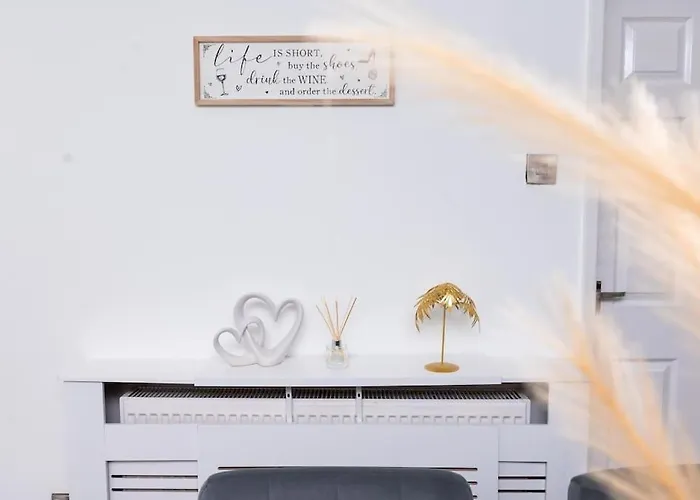 3 Bedroom House With En-suite Free Wifi And Parking * Manchester