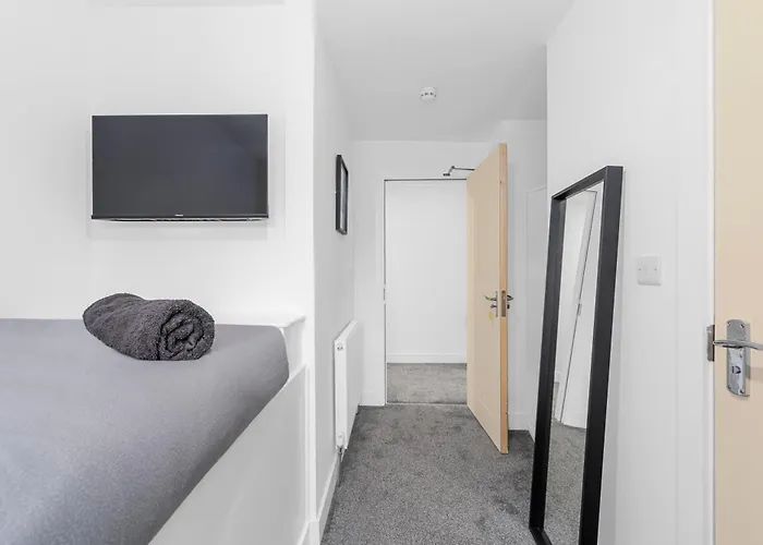 Homestay Morden En-suite - Close Cente & Etihad Stadium Manchester