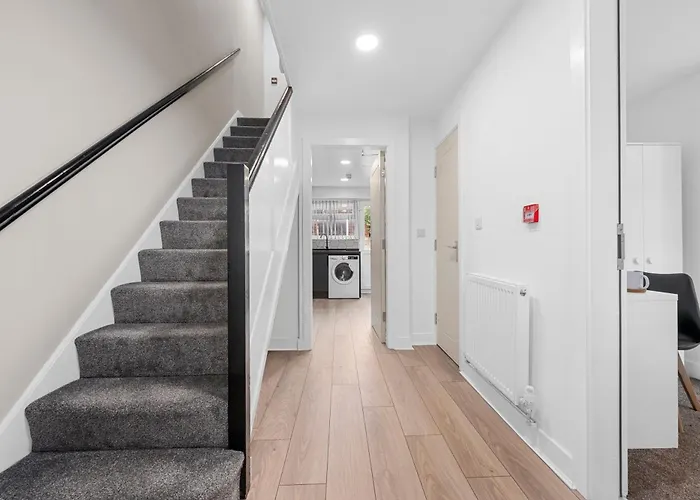 Homestay Morden En-suite - Close Cente & Etihad Stadium *