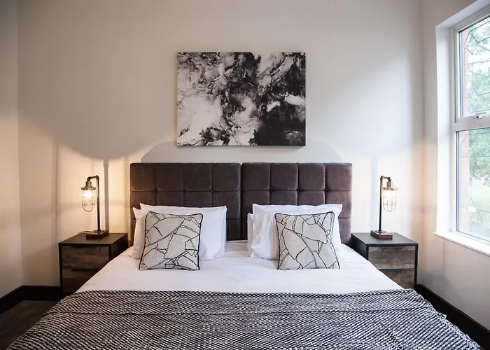 New! Stylish & Modern With Free Parking! Book Now! Manchester