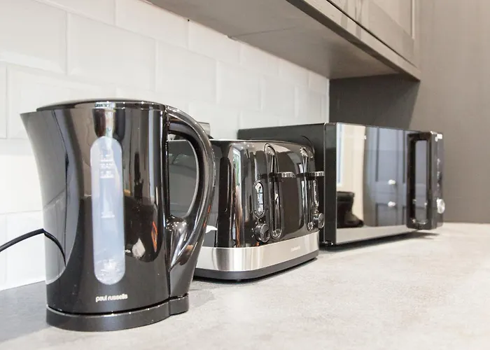 New! Stylish & Modern With Free Parking! Book Now! *