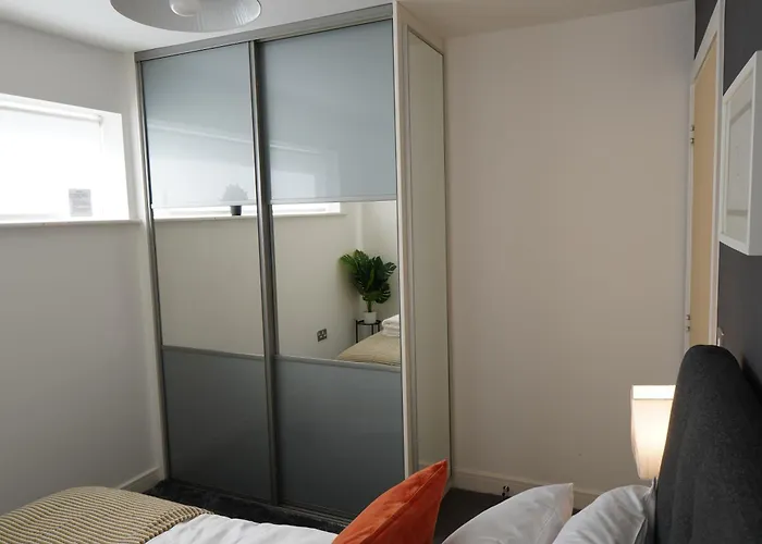 Luxury - Pick A - Free Parking & Kitchen Access, Near Etihad Stadium, The Coop Live & Piccadilly Station, * Manchester