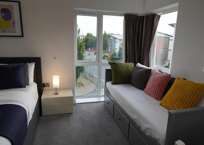 Luxury - Pick A - Free Parking & Kitchen Access, Near Etihad Stadium, The Coop Live & Piccadilly Station, Kwatera prywatna *