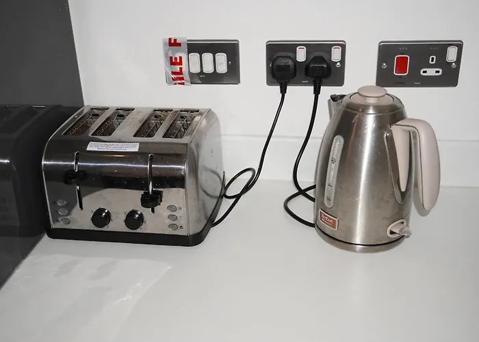 Kwatera prywatna Luxury - Pick A - Free Parking & Kitchen Access, Near Etihad Stadium, The Coop Live & Piccadilly Station, *