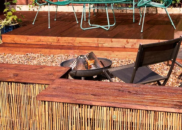 Chic Family With Garden Fire Pit & Event Space, Hot Tub Μάντσεστερ