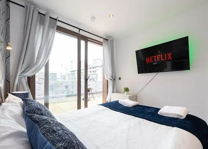 Near Centre,penthouse,etihad ,cooplive