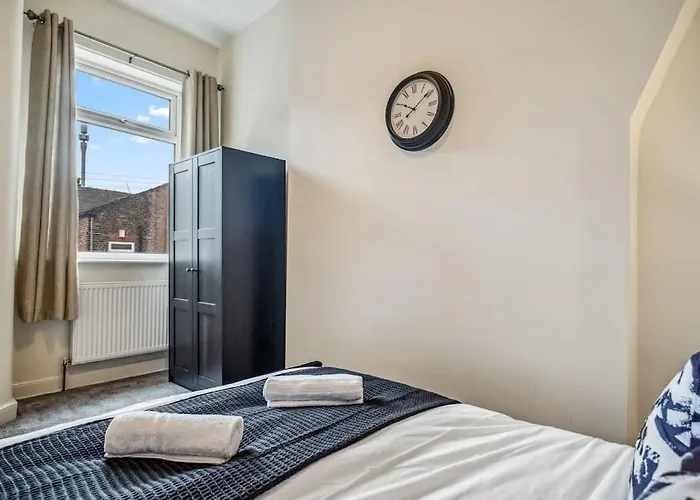 Large 3bdr House By Vista Short Lets & Serviced Glasgow With Pool Table & Free Wifi Dom wakacyjny *