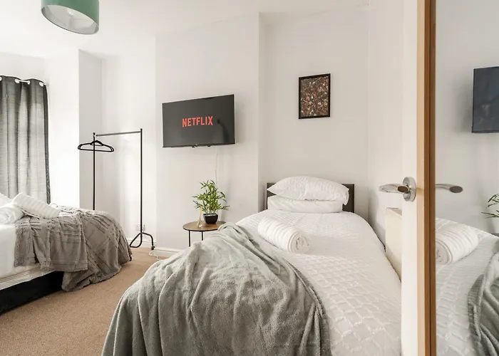 Vibrant & Spacious 3br House, Near & Salford Quays, Free Parking * مانشستر