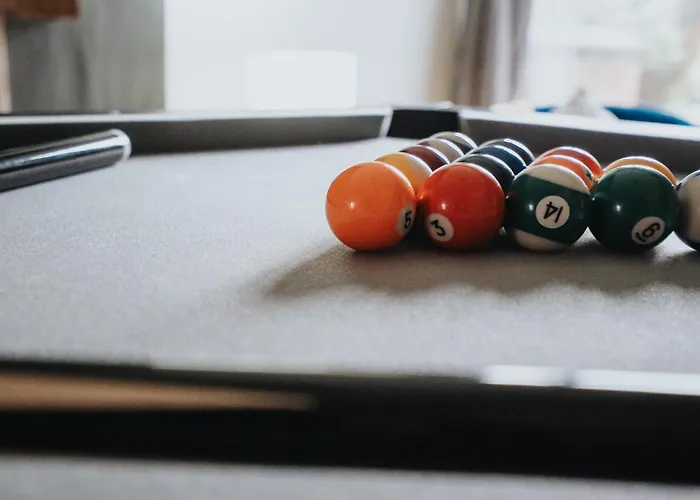 Vibrant & Spacious 3br House, Near & Salford Quays, Free Parking شقة مانشستر