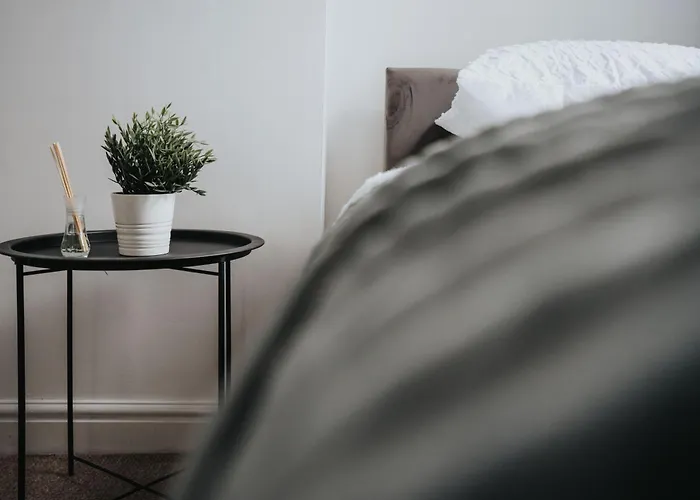 Vibrant & Spacious 3br House, Near & Salford Quays, Free Parking Manchester