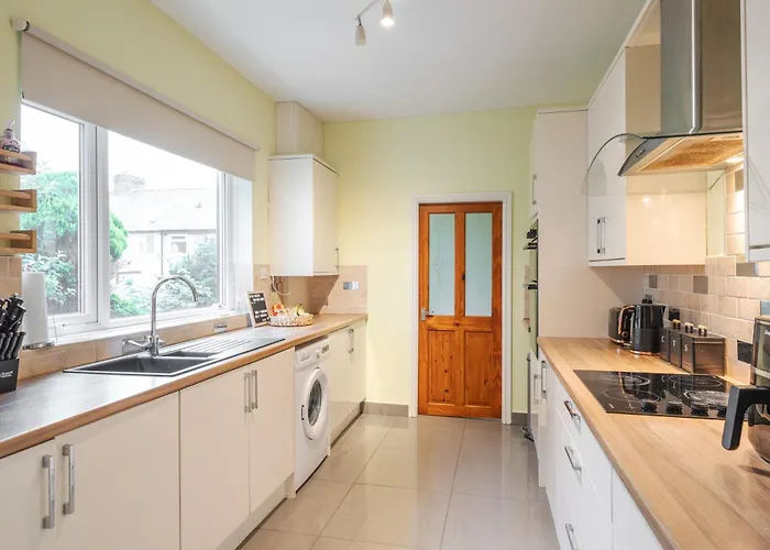 شقة Vibrant & Spacious 3br House, Near & Salford Quays, Free Parking