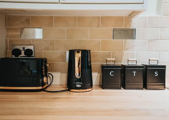 Vibrant & Spacious 3br House, Near & Salford Quays, Free Parking شقة مانشستر