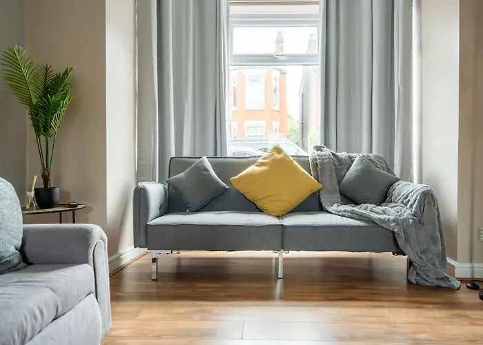 Vibrant & Spacious 3br House, Near & Salford Quays, Free Parking